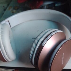 - Power Locus Kids wireless Rose Gold Headphones NWOT